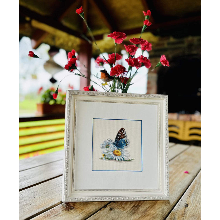 Cross stitch kit Fragile Beauty 15x15 cm SR2220