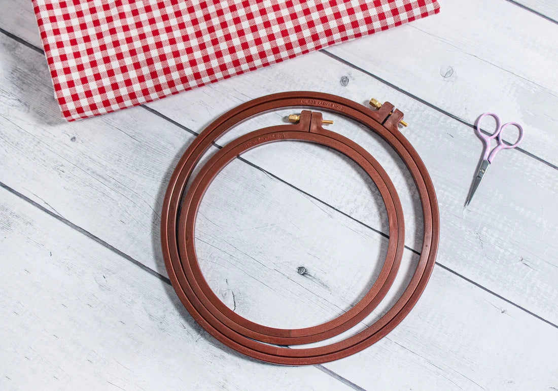 Nurge Wood Effect Plastic Embroidery Hoops – Round Display Hoops