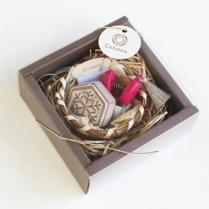 Cohana Mini 4-Piece Sewing Kit Kantsubaki - 1pc