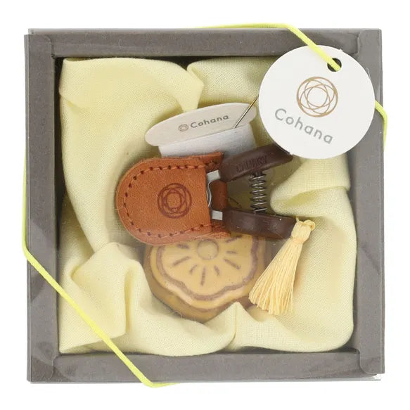 Cohana Needle rest with scissors - Awaji Kawara - yellow - 1pc