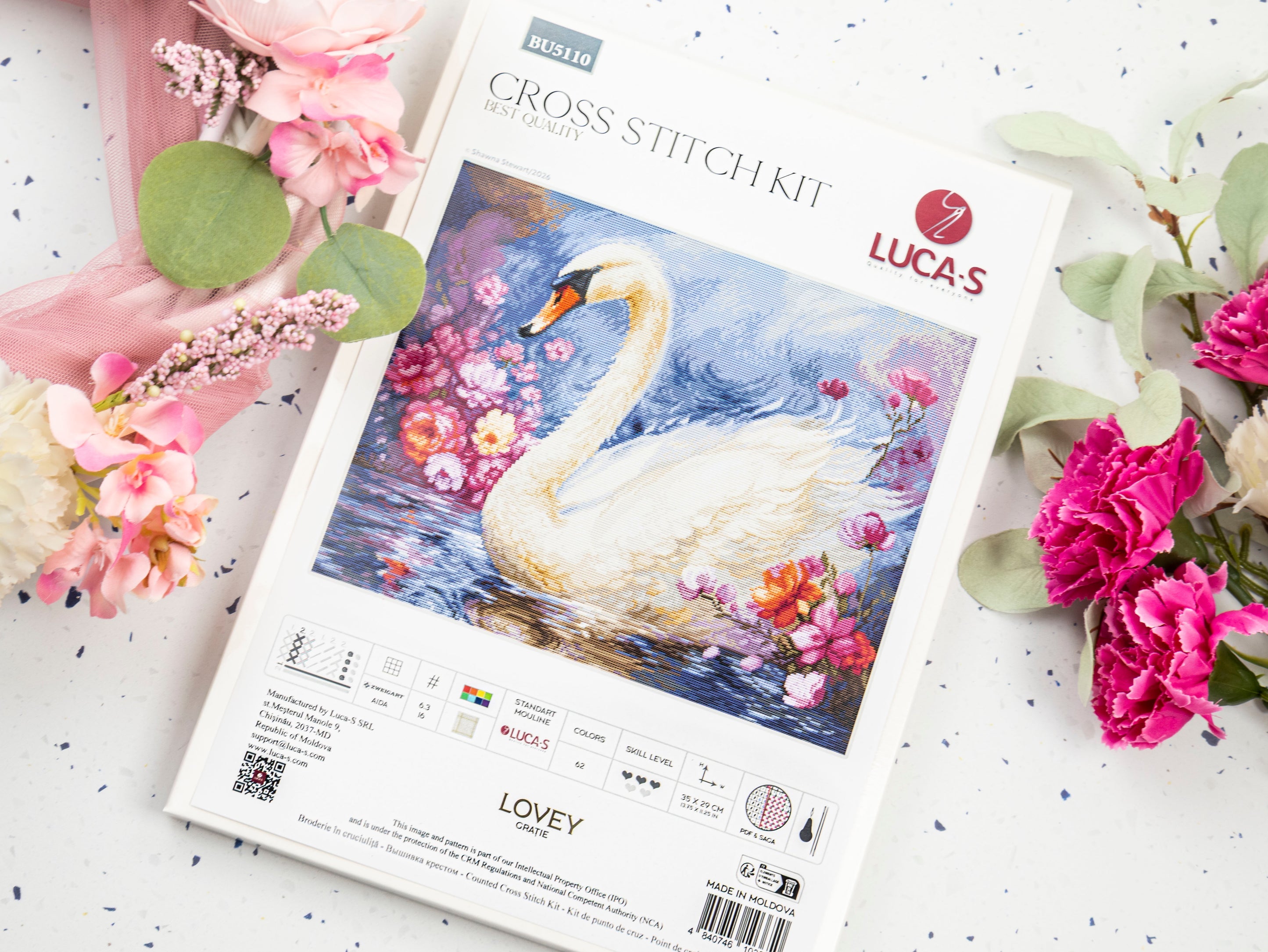 Luca-S - Lovey, BU5110 Cross Stitch Kit