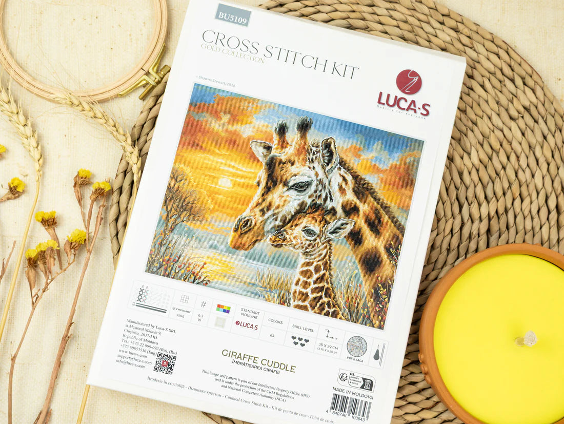 Luca-S GOLD - Giraffe Cuddle, BU5109 Cross Stitch Kit