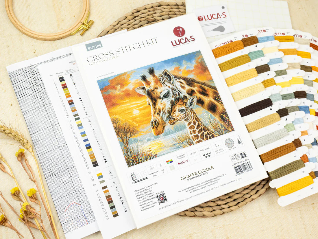 Luca-S GOLD - Giraffe Cuddle, BU5109 Cross Stitch Kit