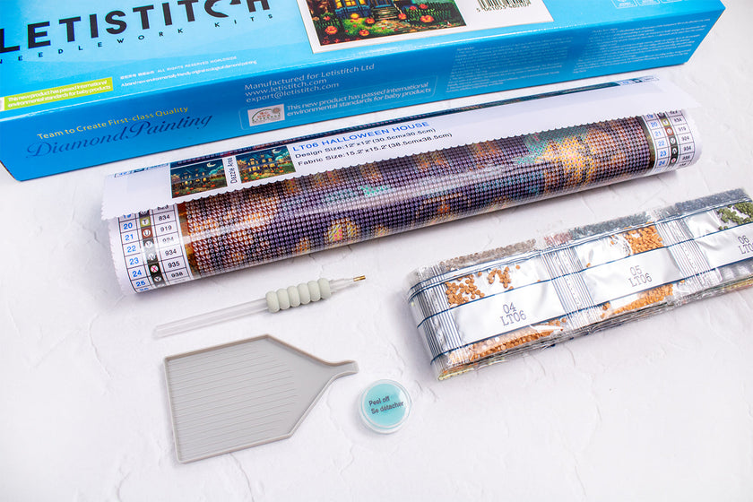 LT06 Halloween House