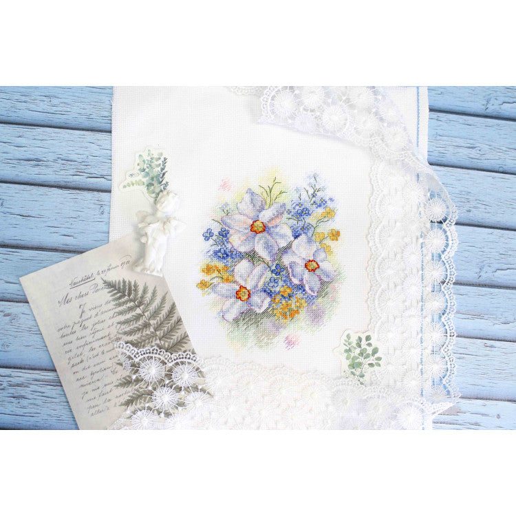 Cross stitch kit "Floral compliment"SNV-822