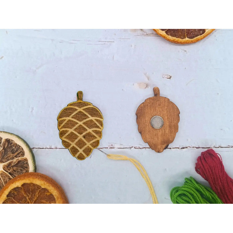 KF059/66P Magnetic needle holder. Pine cone. Hard