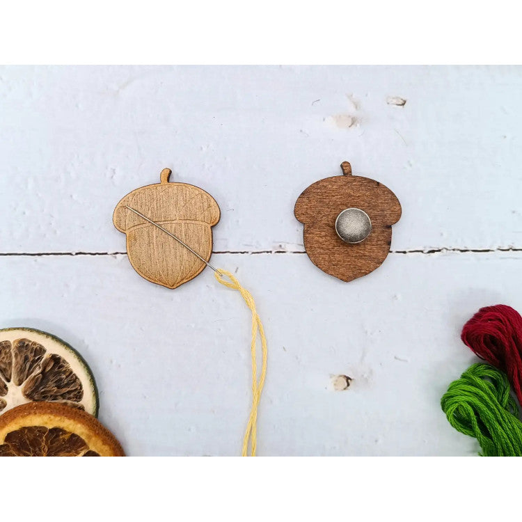 KF059/67G Magnetic needle holder. Acorn. Gold.