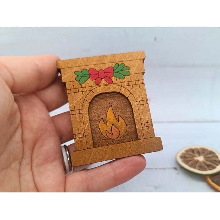 KF056/125 Wooden needle case. Fireplace.