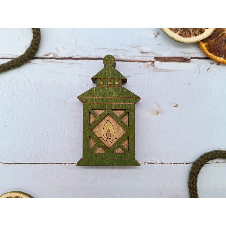 KF056/126 Wooden needle case. Lantern