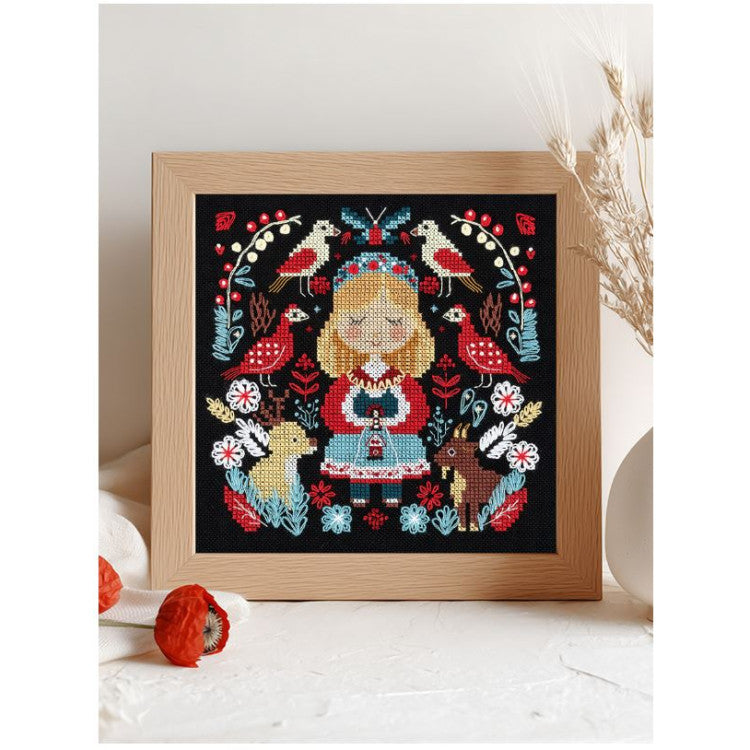 PCE-7505 Cross stitch kit "Mistress of the Forest" 15.5 x 15.5 cm