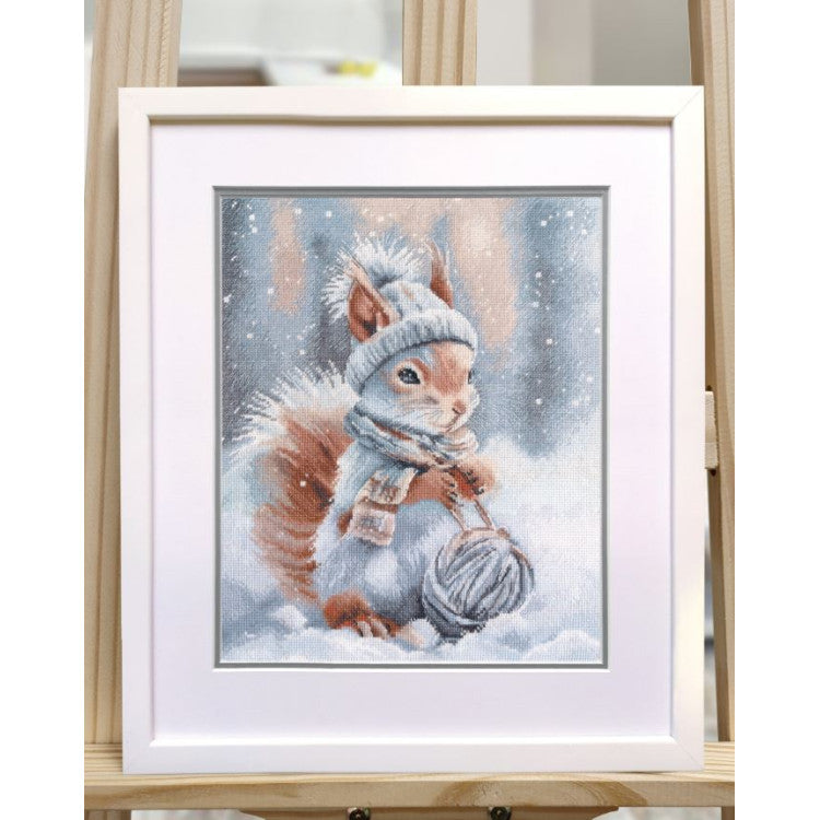 CROSS STITCH KIT "FLUFFY LITTLE CRAFTY SQUIRREL" 23×29 CM S1736