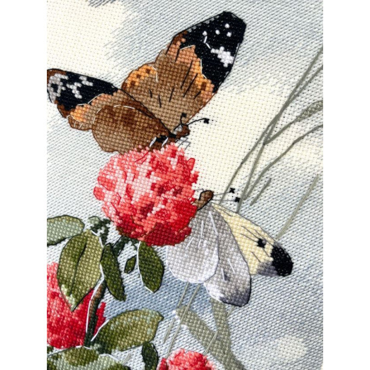 Cross stitch kit "Dance on the Flowers" 15×25 cm S1741