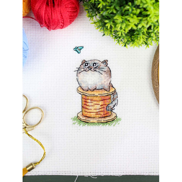"Under close scrutiny" 9*6 cm SM-1260 Cross stitch kit
