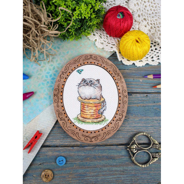 "Under close scrutiny" 9*6 cm SM-1260 Cross stitch kit